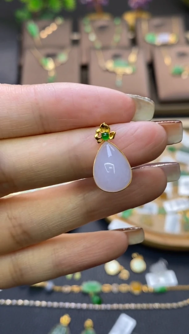 翡翠18K金镶嵌颈饰水滴吊坠13637