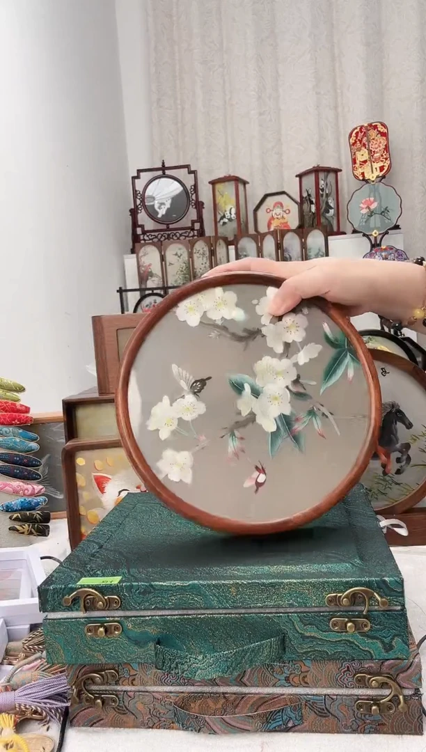 扇子苏绣作品手工摆台