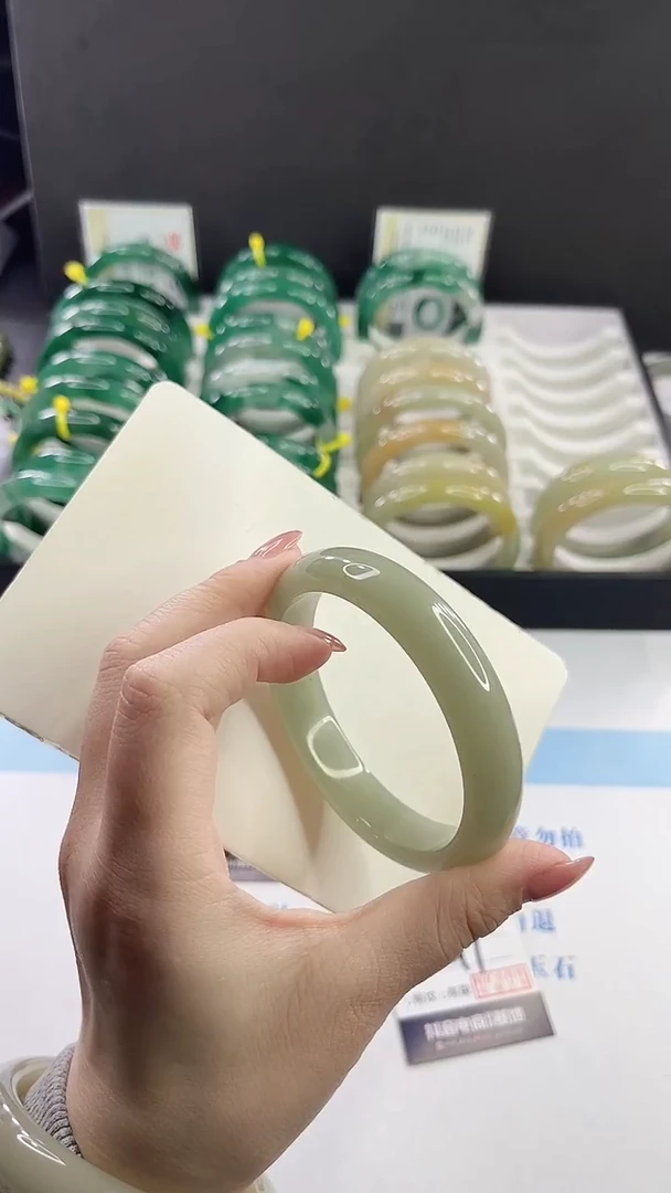 未镶嵌手镯石英质玉多样性发货L91-63