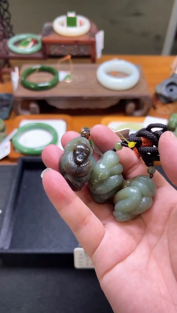 未镶嵌和田玉把件吐拉牧场带糖 蛇 多样性发一