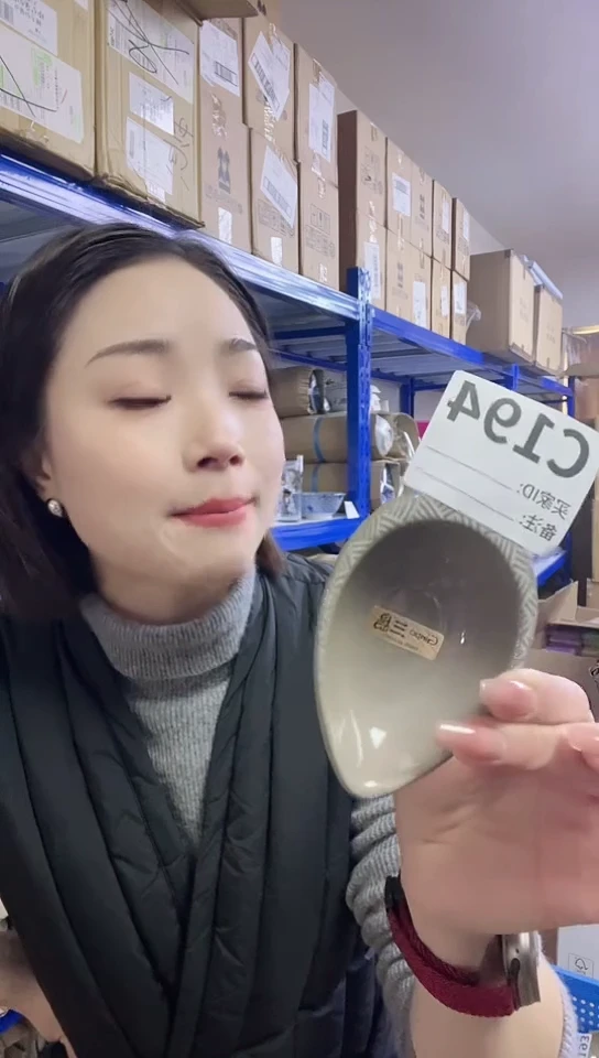 【闪购商品】瓷片进口家用百货花山岛勺置C194