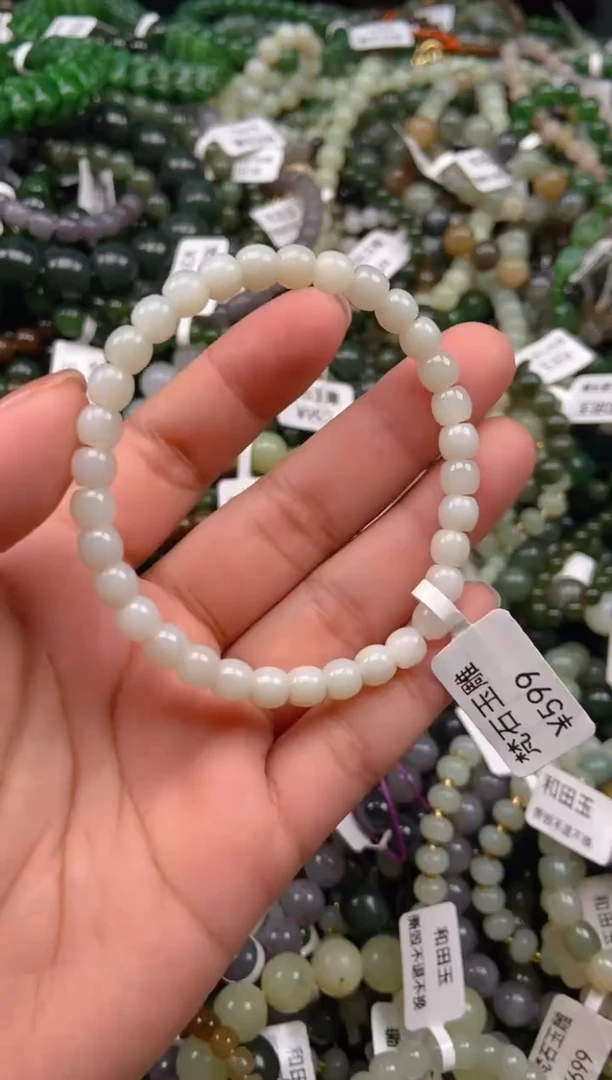 和田玉未镶嵌颈饰1