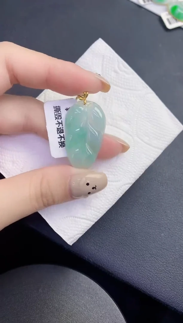 颈饰18K金镶嵌翡翠缅甸天然翡翠A货