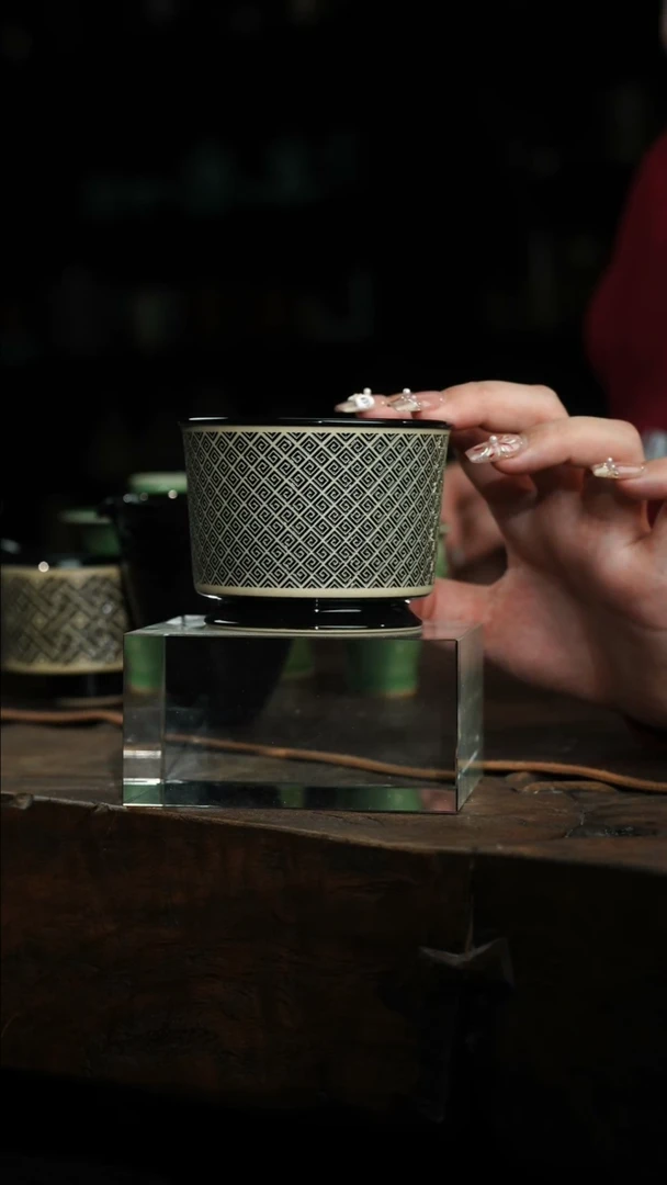 【闪购商品】瓷片李斌 玄色系列 回纹容天杯