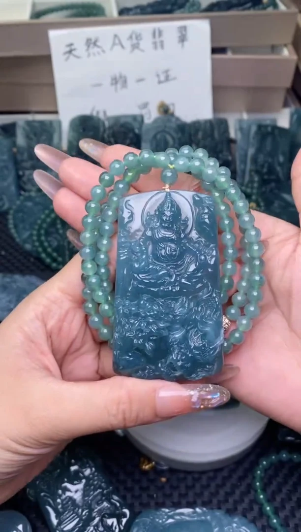 翡翠未镶嵌颈饰