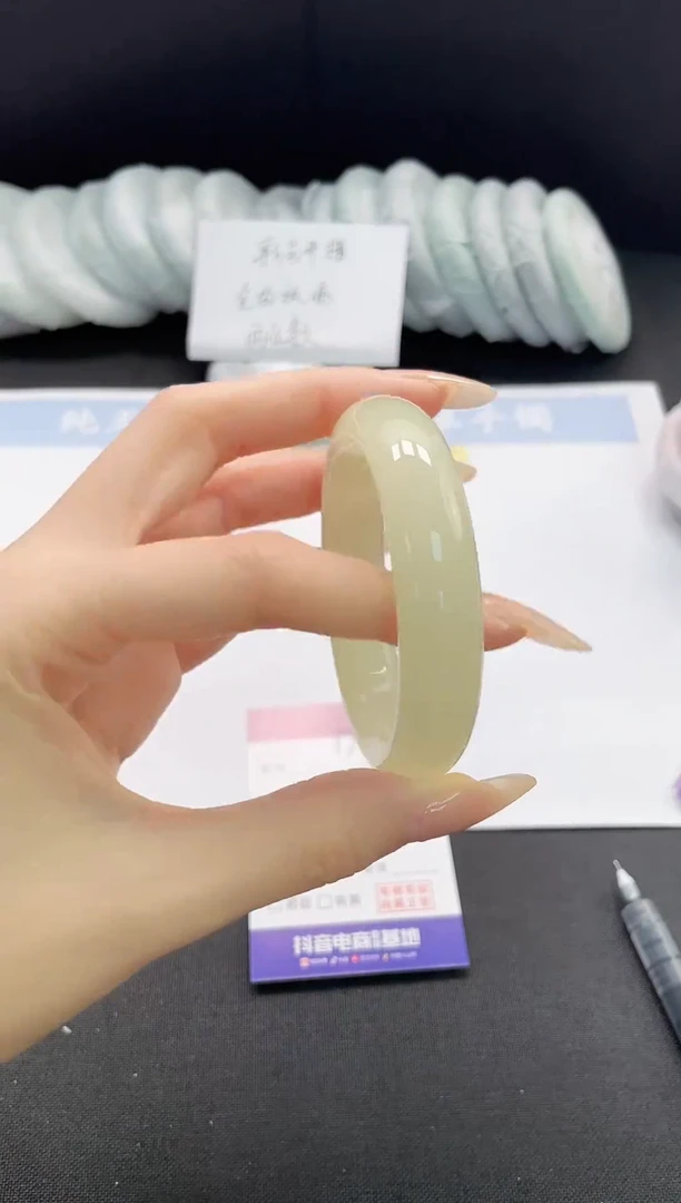 未镶嵌手镯石英质玉72-53