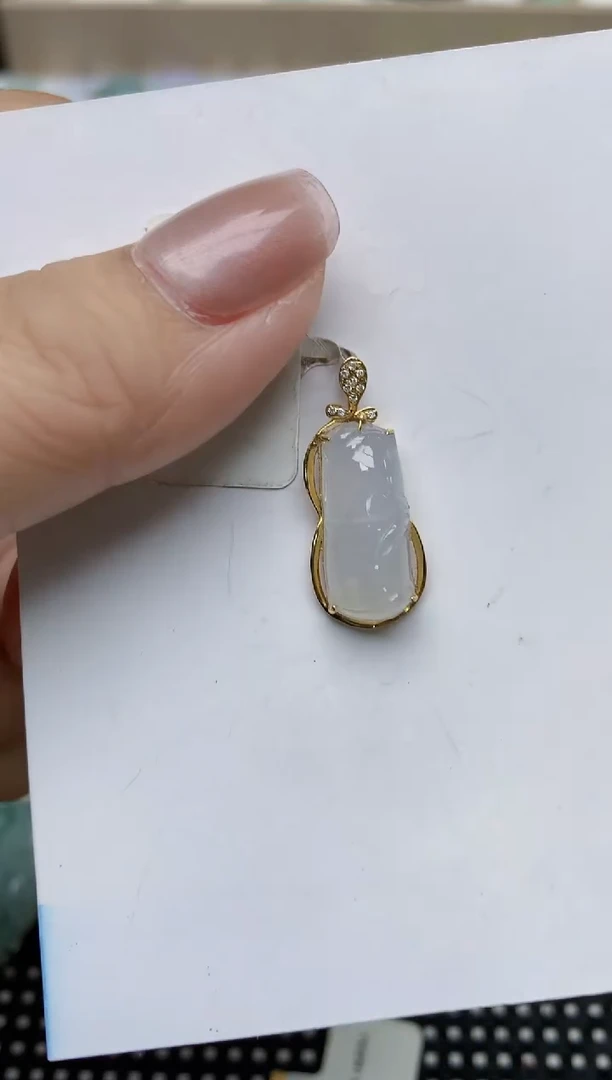 翡翠18K金镶嵌颈饰天然缅甸A货翡翠