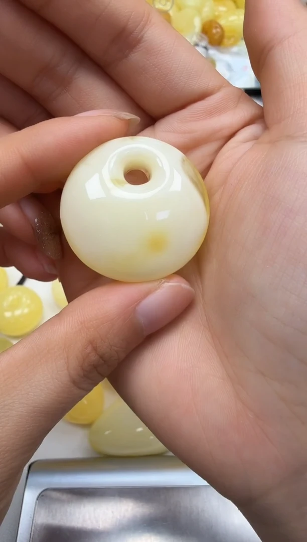 裸石琥珀未镶嵌如图