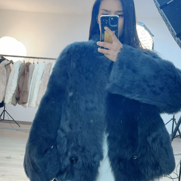 冬季新款百度托斯卡纳皮毛一体女装外套休闲风