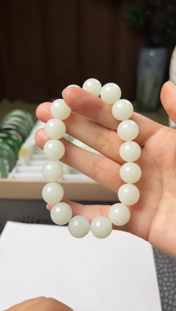 手串未镶嵌和田玉12mm左右羊脂玉
