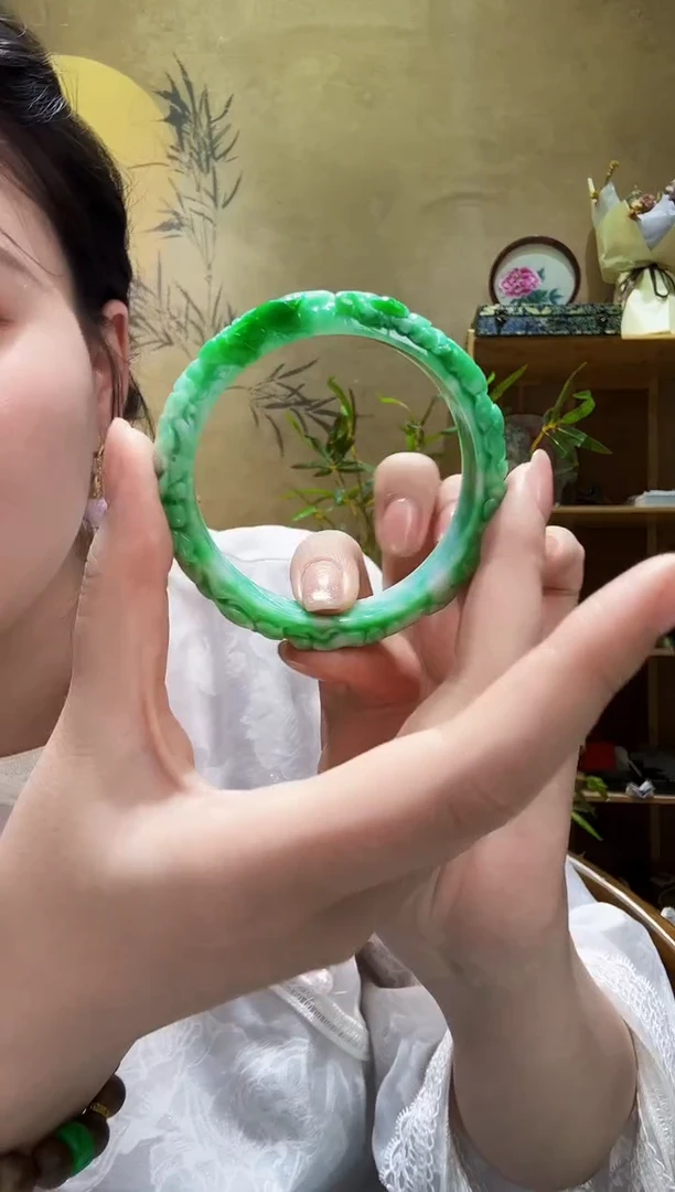 颈饰未镶嵌翡翠手镯 59