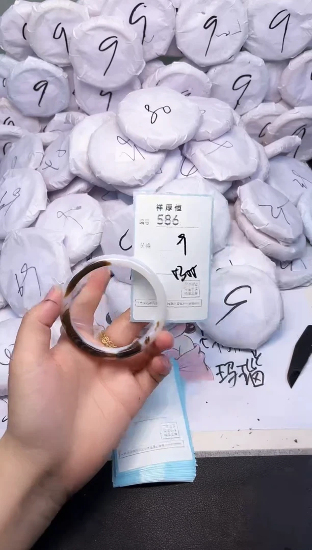 玛瑙/玉髓手镯未镶嵌586