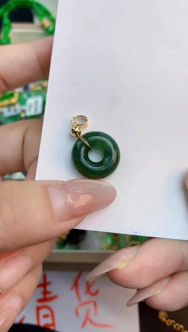 翡翠未镶嵌颈饰1