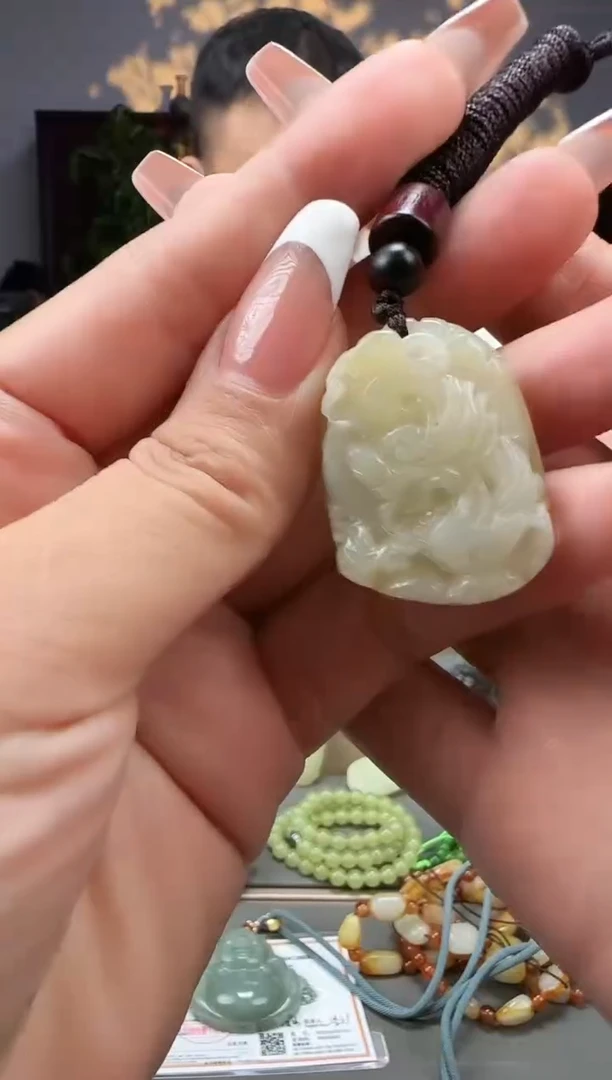 和田玉未镶嵌颈饰1