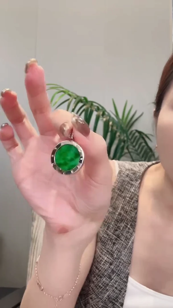 吊坠(不含链)18K金镶嵌翡翠18K金翡翠吊坠多样性发货发其一