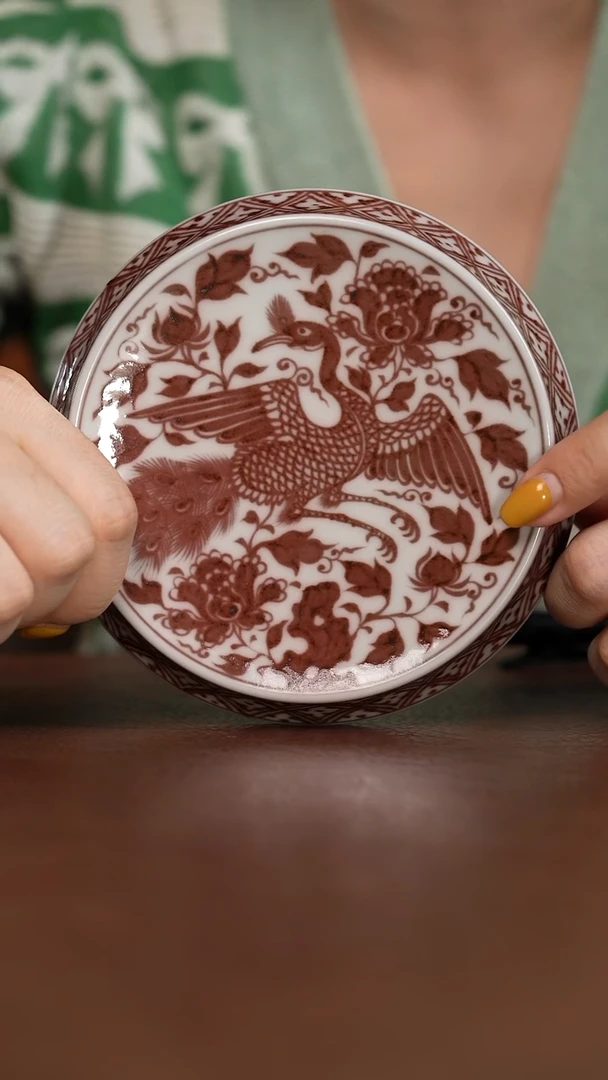 釉里红孔雀纹大盖置