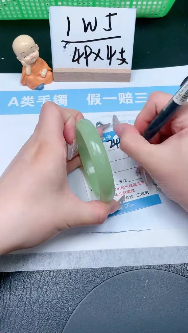 【闪购商品】石英质玉手镯未镶嵌249-60