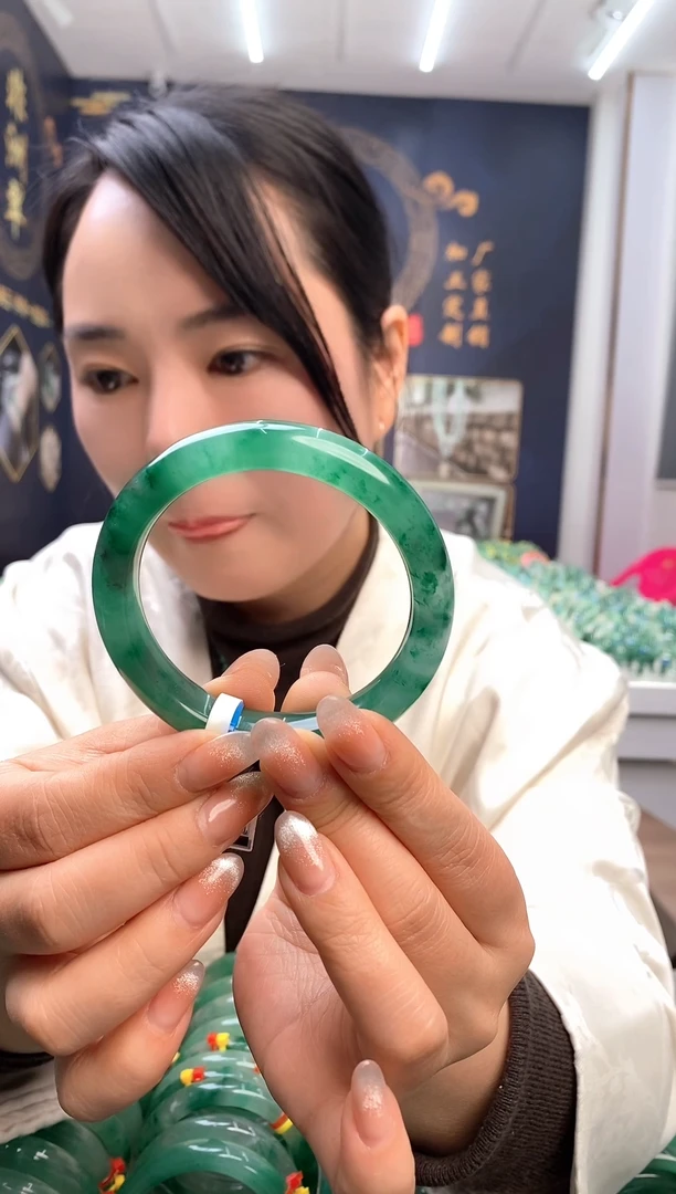 【闪购商品】石英质玉手镯未镶嵌13