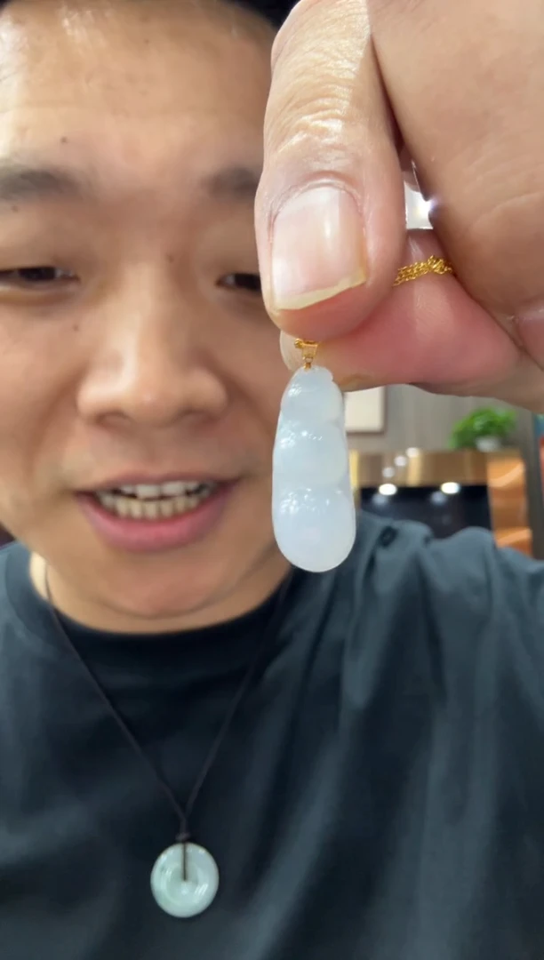 18K金镶嵌挂件翡翠A货翡翠多样性一件金镶小冰福豆