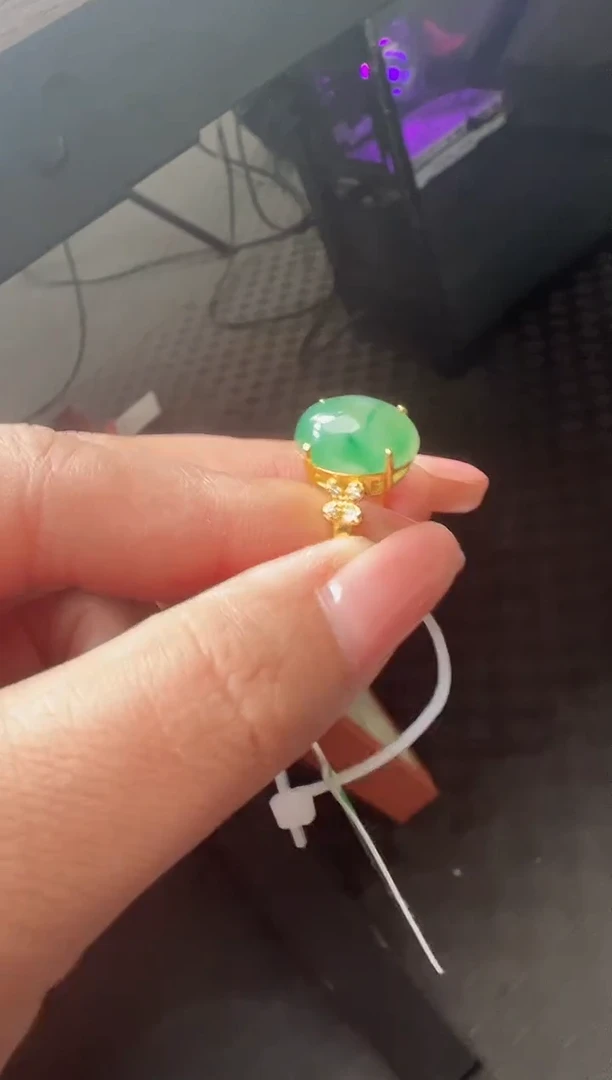 未镶嵌手镯石英质玉（非洲翠）1