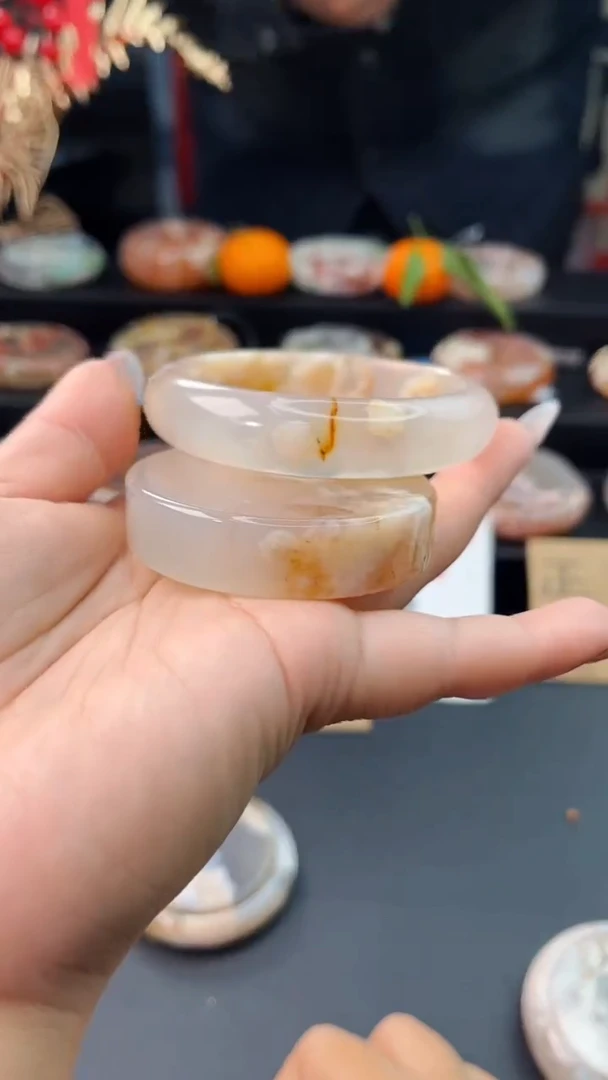 【闪购商品】石英质玉手镯未镶嵌赠送镯心（57圈口）无证书