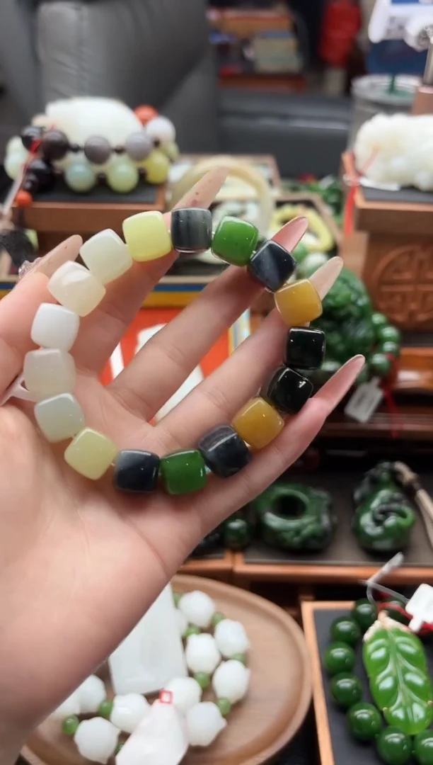 未镶嵌手串和田玉董小姐推荐 多样性发货 拍一发一db12*12