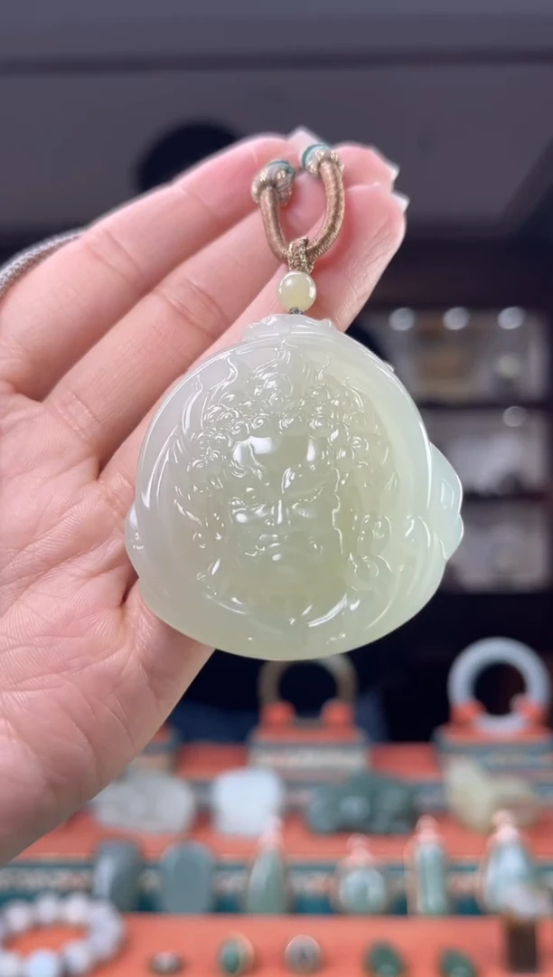 颈饰未镶嵌和田玉佩佩