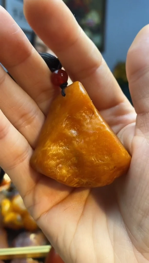 未镶嵌颈饰琥珀吊坠