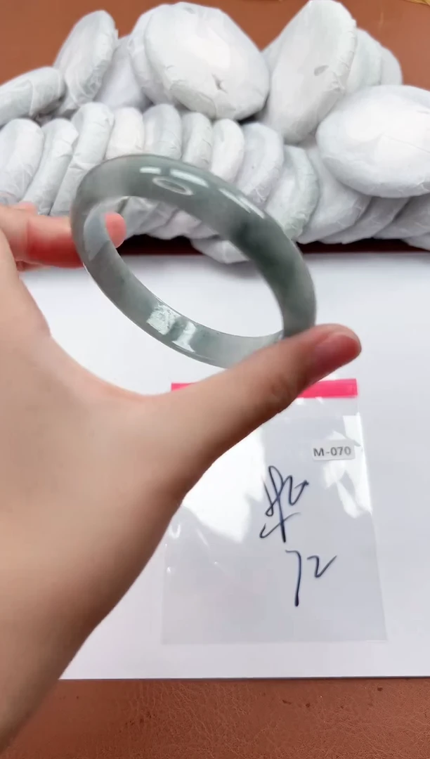 高端手镯，一物一拍M70