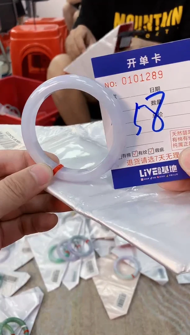 翡翠手镯未镶嵌2天然翡翠默认有瑕完美主义者勿拍