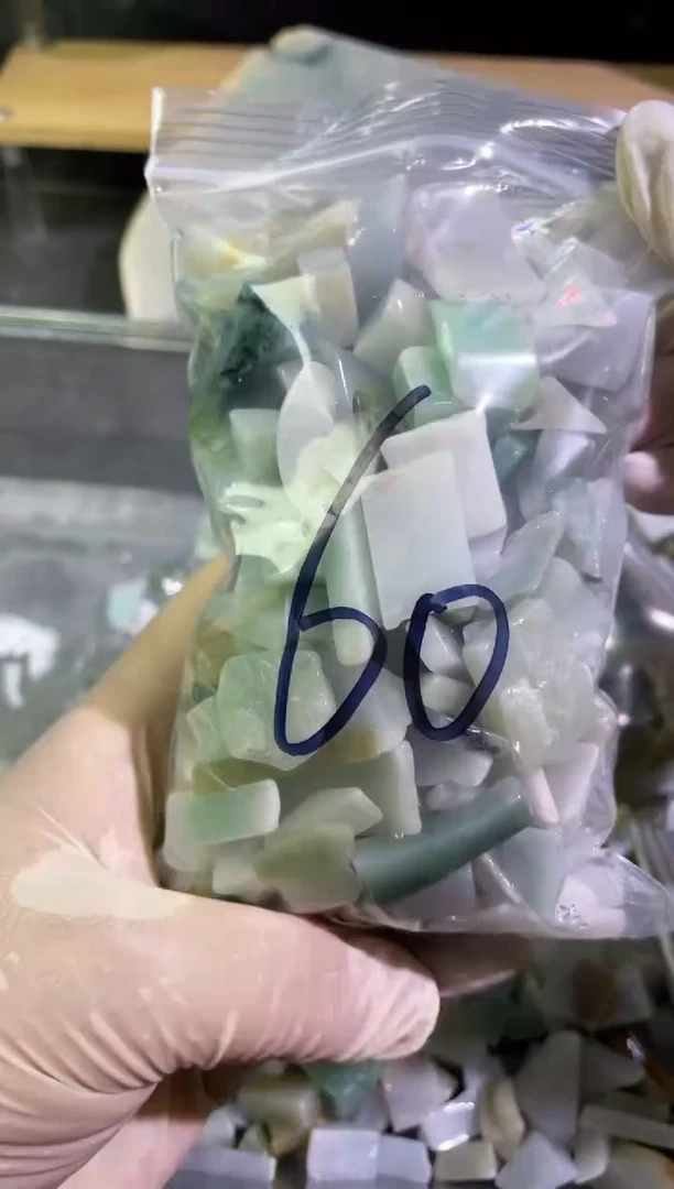 【闪购商品】翡翠颈饰未镶嵌天然翡翠边角小号500克60