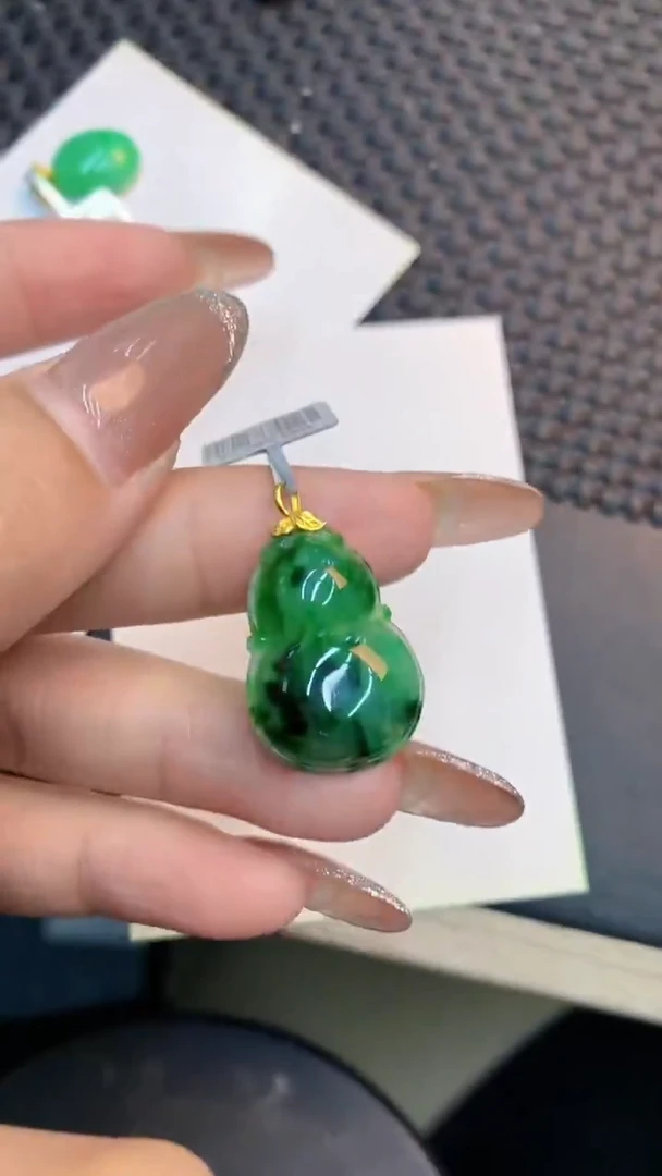 颈饰18K金镶嵌翡翠1