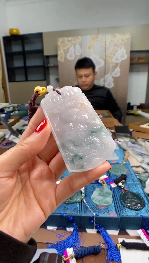 颈饰未镶嵌翡翠 多样性发其一