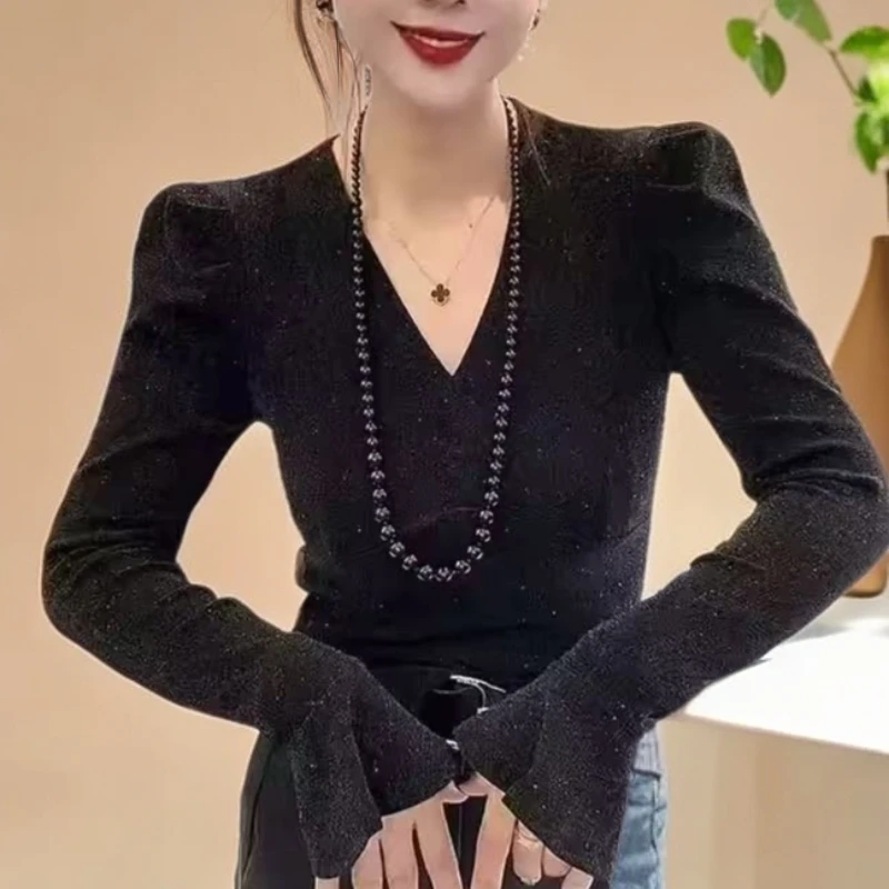 欧货时尚喇叭袖V领打底衫女春秋新款设计感收腰显瘦重工亮丝小衫t