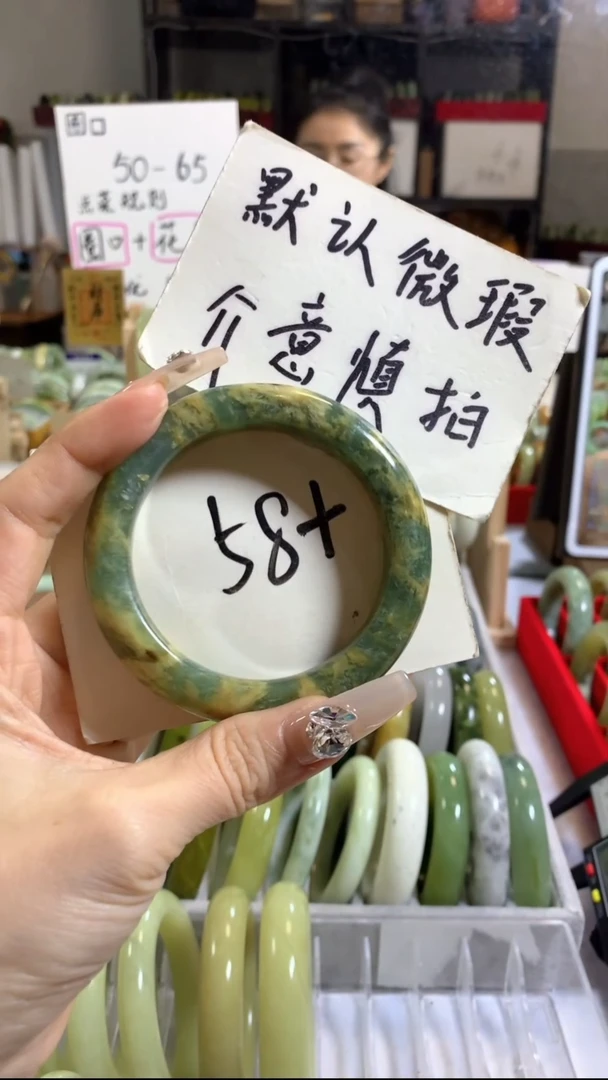 未镶嵌岫玉手镯35