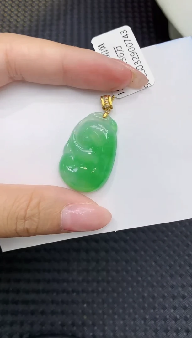 翡翠18K金镶嵌颈饰111111111