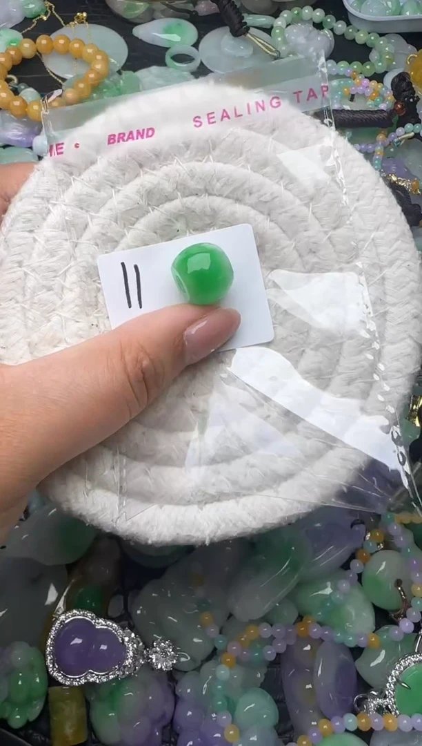颈饰未镶嵌翡翠缅甸翡翠吊坠