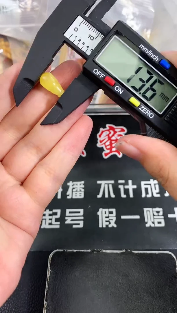 蜜蜡未镶嵌珠宝奇石95