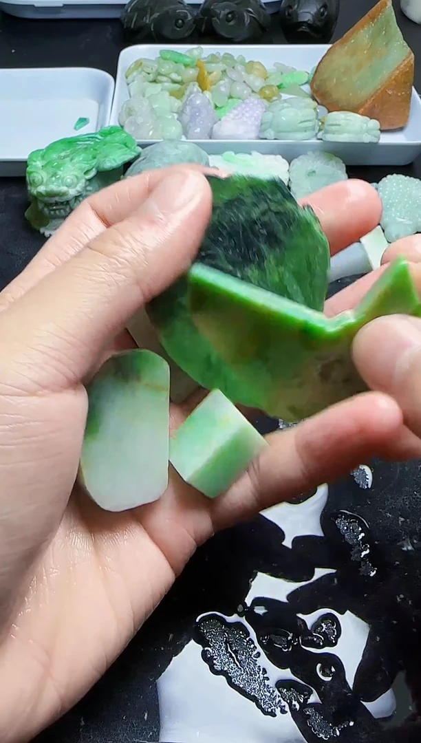 未镶嵌挂件翡翠?****水092