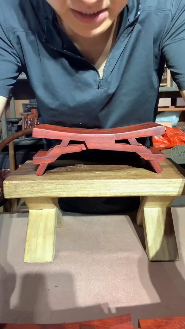 非洲紫檀（红花梨）瑕疵鲁班凳