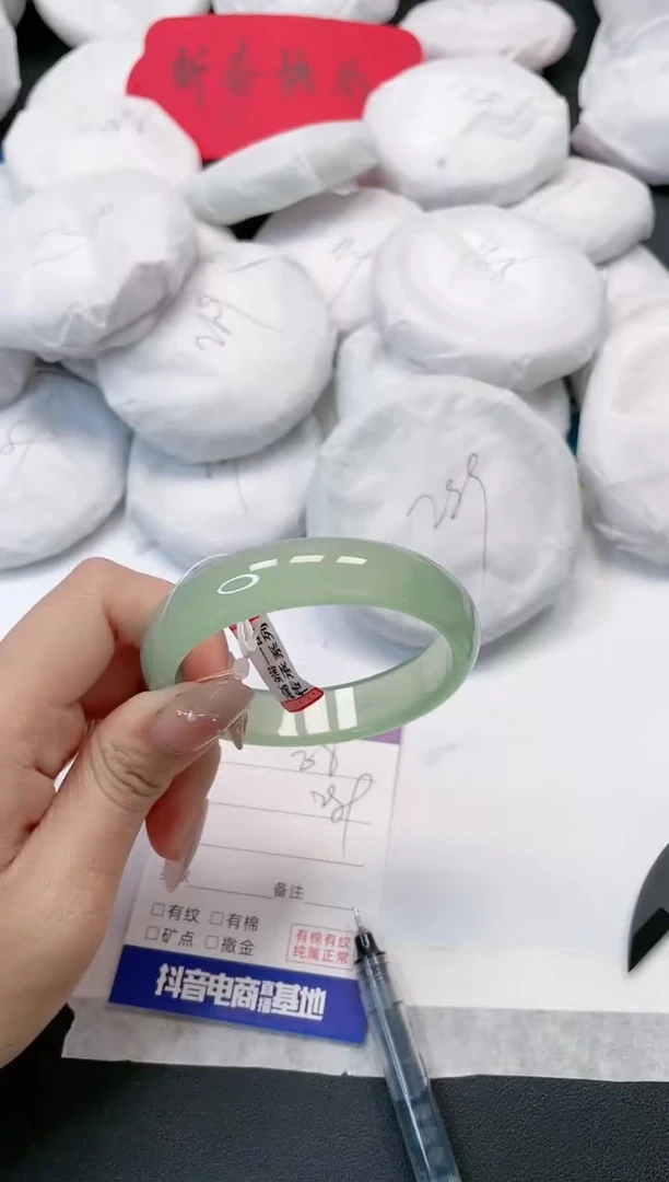 【闪购商品】石英质玉手镯未镶嵌208-58