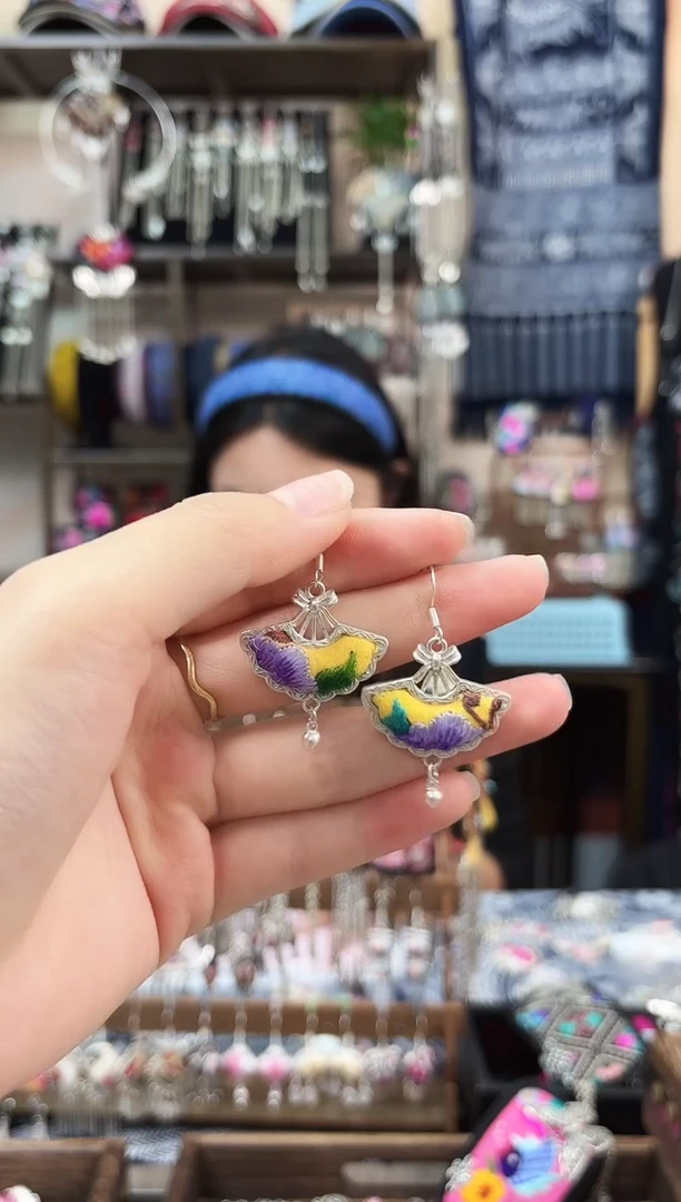 织绣民族风非遗老绣饰品528