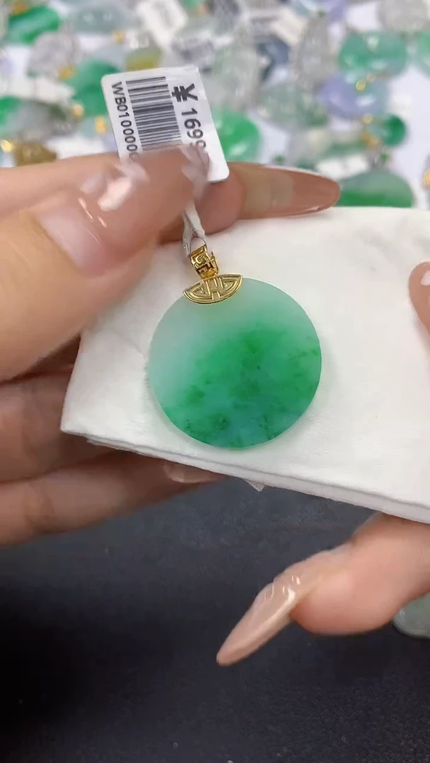 颈饰18K金镶嵌翡翠a货假一赔三支持复检百元上9元证书费自理