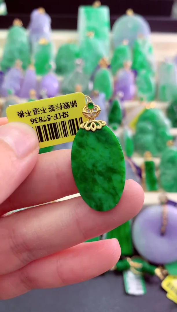 颈饰18K金镶嵌翡翠挂件