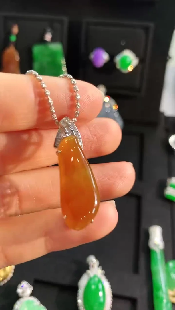 【闪购商品】翡翠吊坠(不含链)18K金镶嵌吊坠