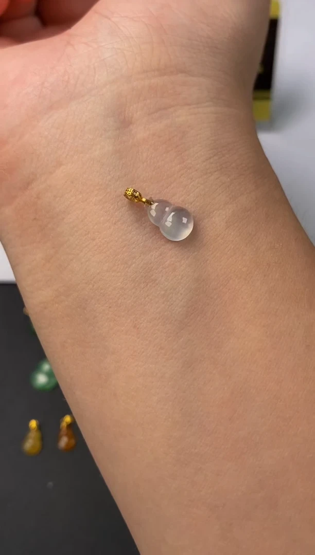 颈饰18K金镶嵌翡翠天然A货翡翠