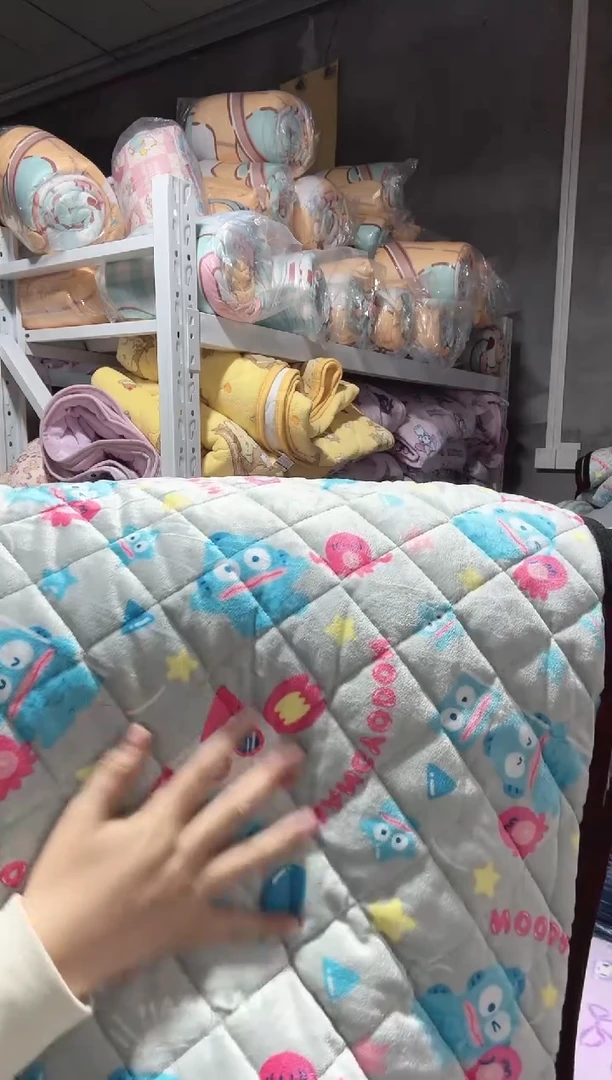 瑕疵  200*200绒垫子