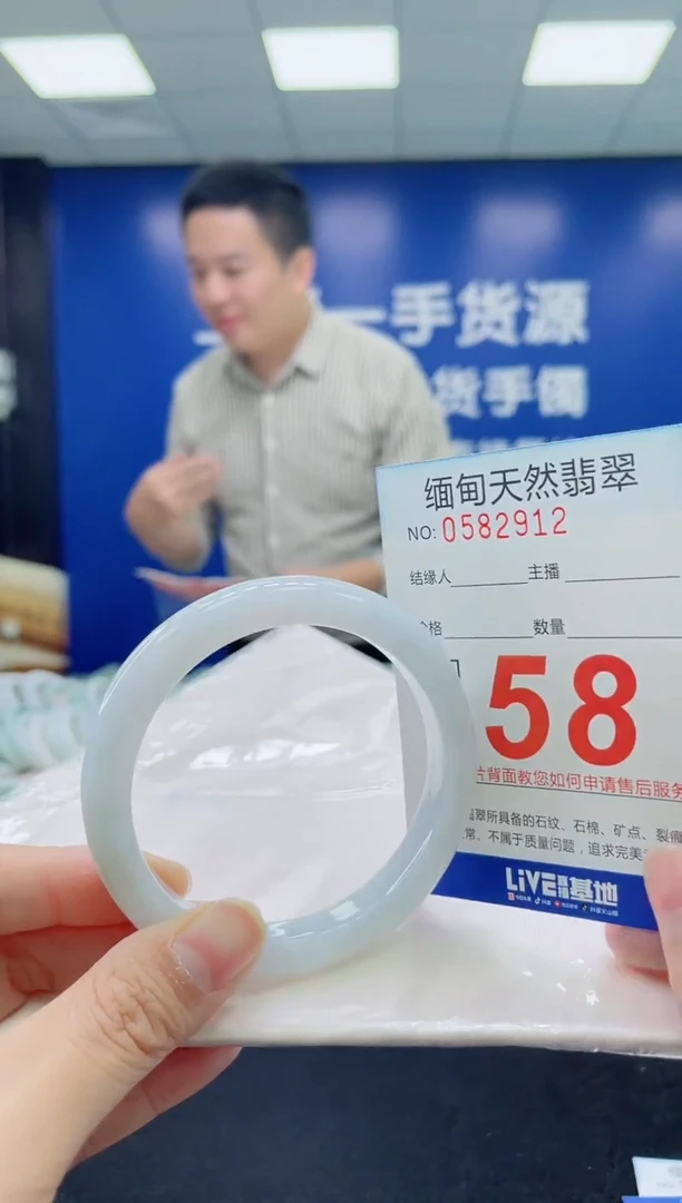未镶嵌手镯翡翠天然翡翠手镯
