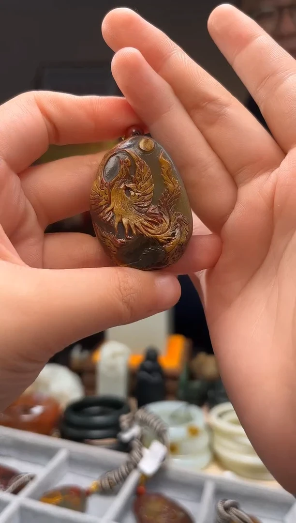 颈饰未镶嵌石英质玉吊坠