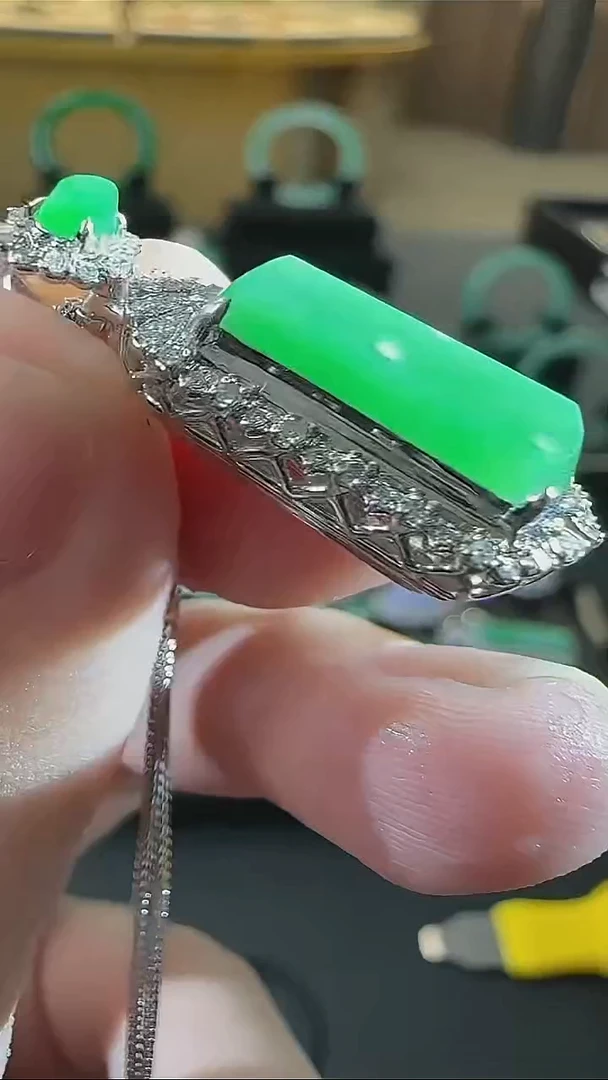 颈饰18K金镶嵌翡翠18k镶嵌-天然A货翡翠